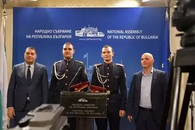 Курсанти от НВУ „Васил Левски“ бяха на посещение в Народното събрание и Министерството на отбраната
