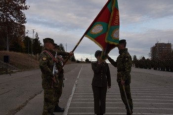 Майор Иванка Георгиева се прости с бойното знаме на Националния военен университет