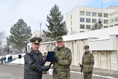 Майор Тихомир Тодоров се прости с бойното знаме на НВУ и премина в запаса