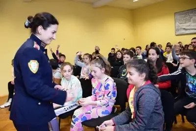 Курсанти от НВУ бяха гости на ученици в СУ „Вела Благоева“