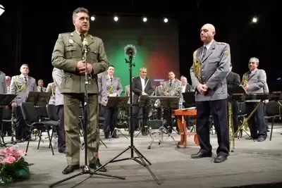 Старшина Емил Костурков вдигна на крака търновската публика