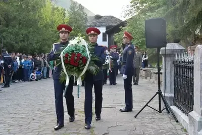 Курсанти от НВУ участваха в тържествата в Дряново - за заглавие