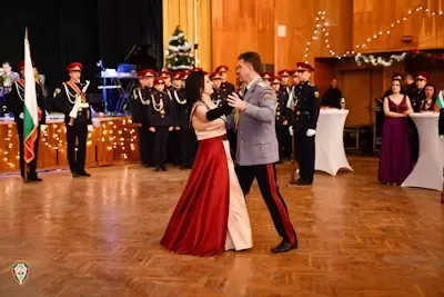 За поредна година в Националния военен университет „Васил Левски“ се проведе Коледен благотворителен бал